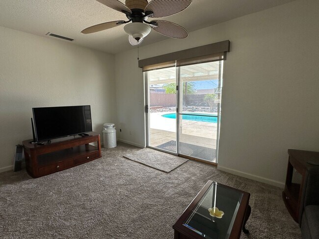 Building Photo - PENDING Furnished/or Un-Furnished - Pool h...