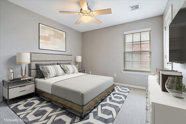 Building Photo - Discover this spacious 4-bedroom, 2-bath home