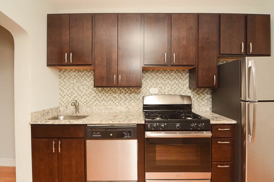 Building Photo - 4419 N Wolcott Ave