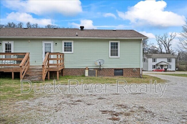 Building Photo - 525 Woods Dr