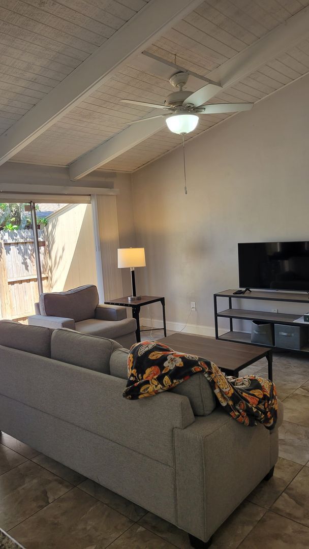 Building Photo - Annual UNfurnished ground floor beautifull...