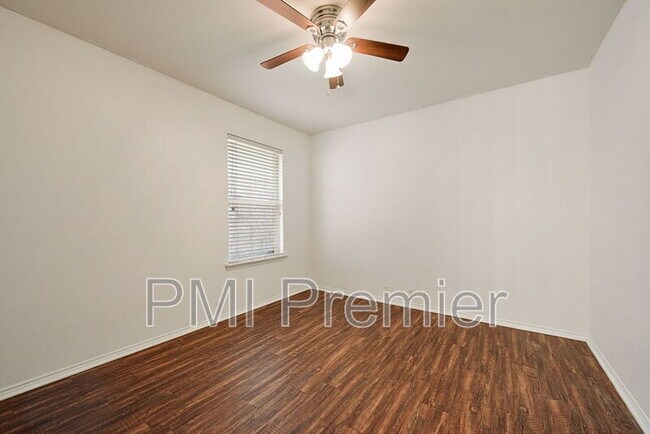 Building Photo - 8420 Silverbell Ln