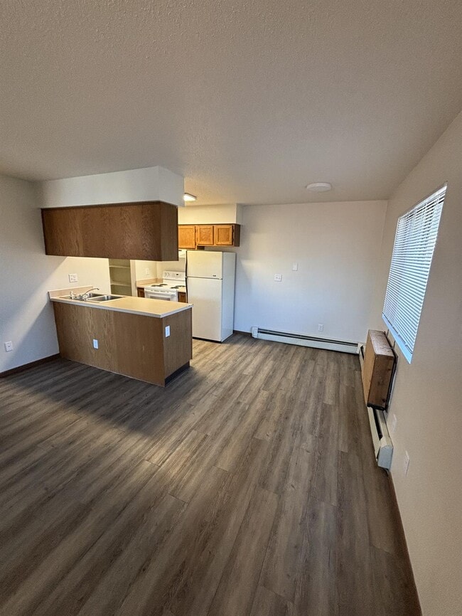 Building Photo - 619 S Johnson-5