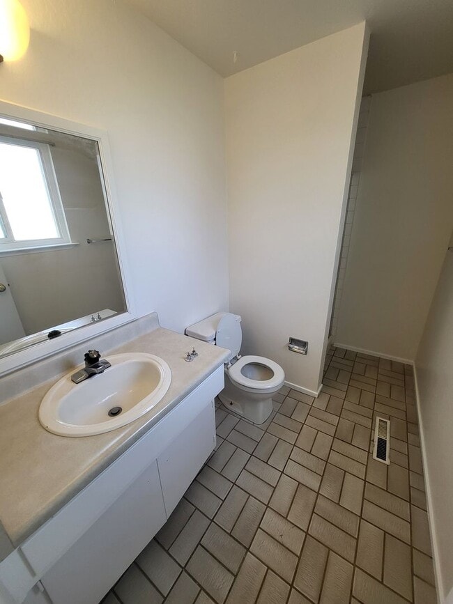 Building Photo - 4993 August Dr