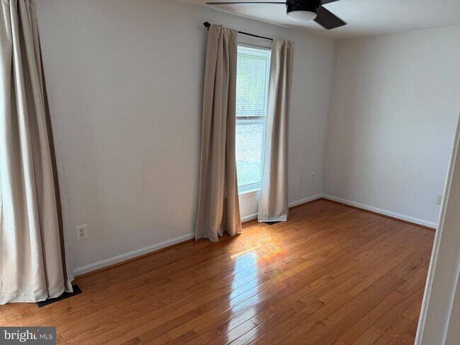 Building Photo - 7606 Fallswood Way