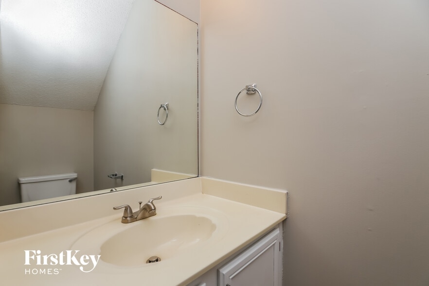 Building Photo - 1404 Chapel Hill Ln SW