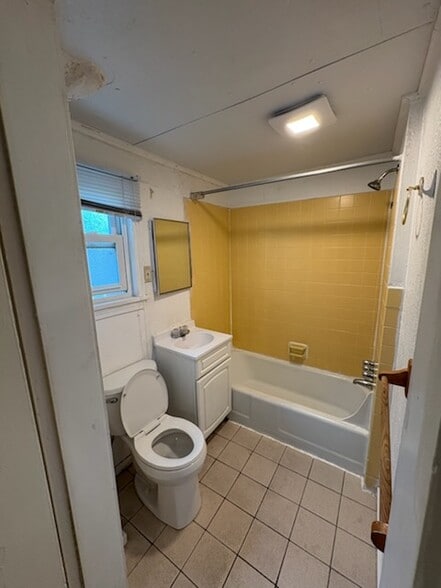 1st FL Bathroom - 35 Langslow St