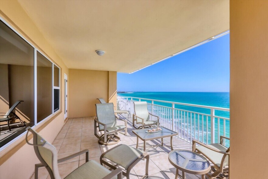 Building Photo - 601 Longboat Club Rd