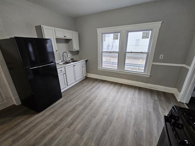 Building Photo - 4110 E 64th St