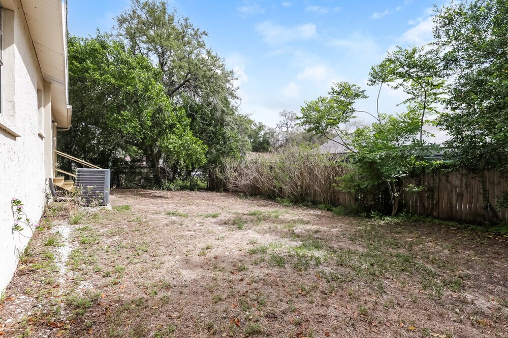 Building Photo - 9811 N Connechusett Rd