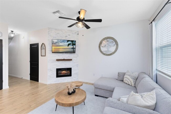 Building Photo - 528 Madison Dr