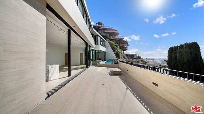 Building Photo - 8765 Hollywood Blvd