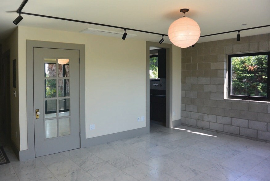 Building Photo - 5249 College Ave