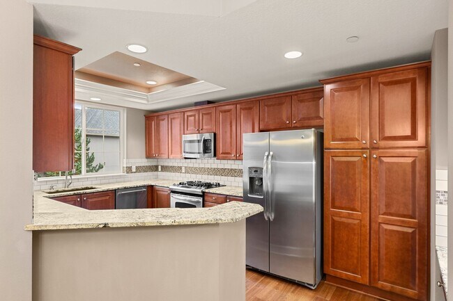 Building Photo - Luxury 3-bedroom, 3.5 Bath Row Home for Rent in Villebois Village Center