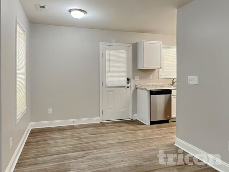 Building Photo - 821 Gore St