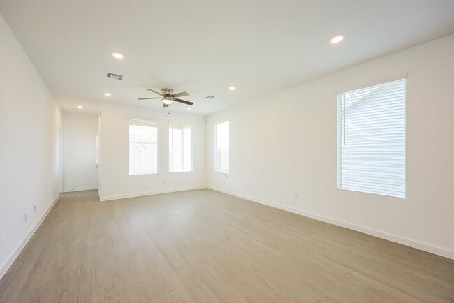 Building Photo - 526 Kayden Ct