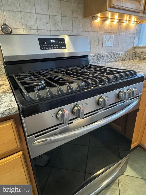 Building Photo - 606 S Belnord Ave