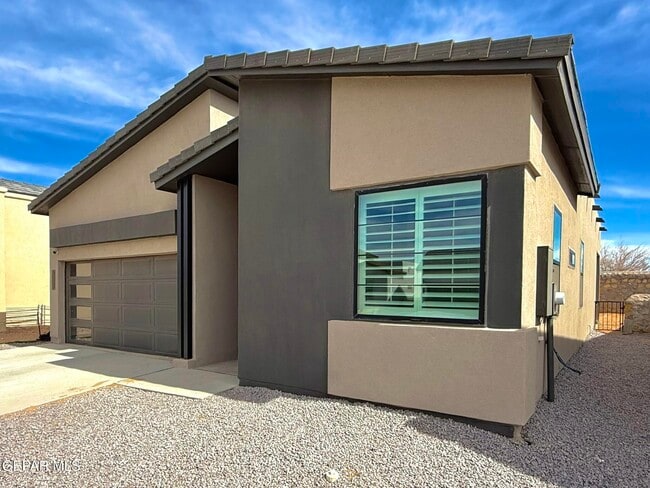 Building Photo - 15372 Imagine Dr