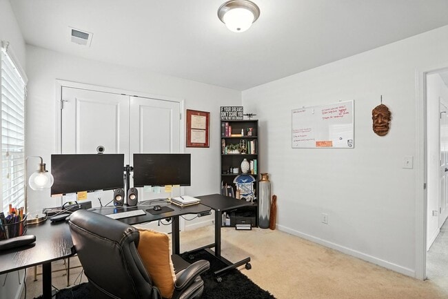 Building Photo - Beautifully Maintained 3-Bedroom Home with...