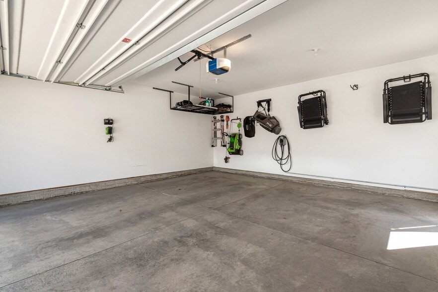 Building Photo - 1196 Hamlet St