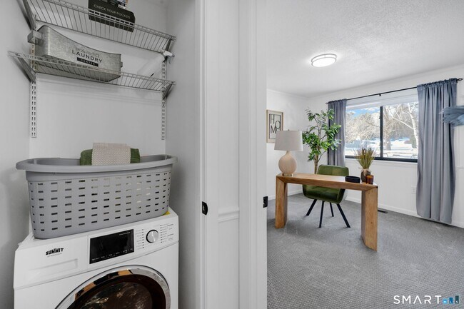 Building Photo - 78 Landing Cir