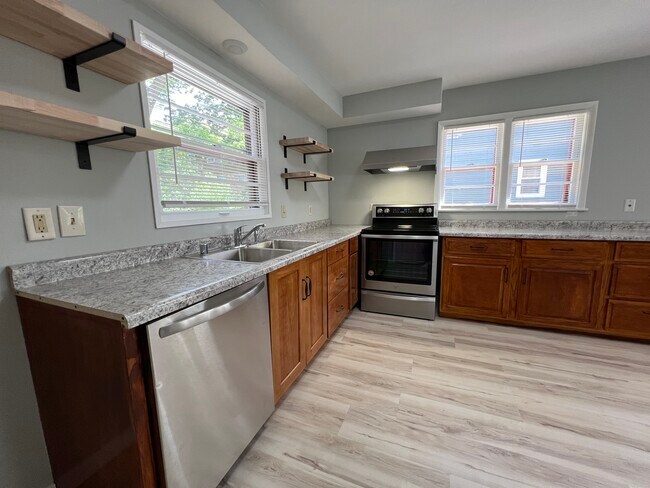 Building Photo - 315 Palomino Ln