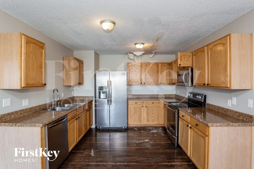 Building Photo - 9518 W Midnight Dr