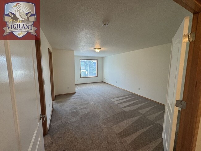 Building Photo - 1614 N Falcon Dr