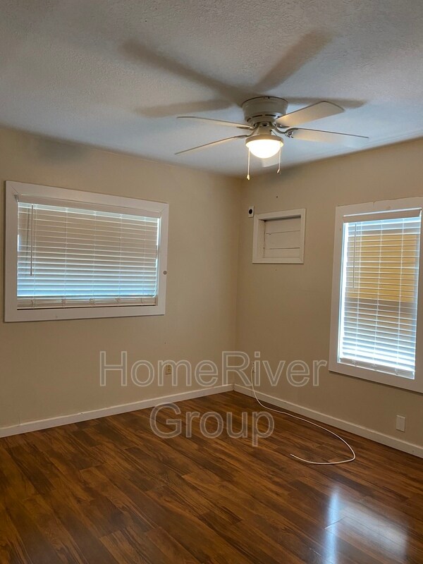 Building Photo - 2401 NE 59th Pl