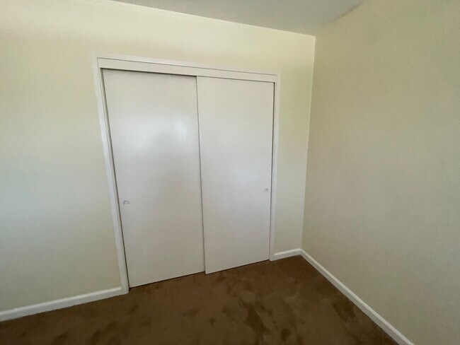 Building Photo - Unit 3