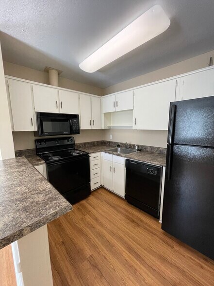 Kitchen - 1934 Wildwood Ave