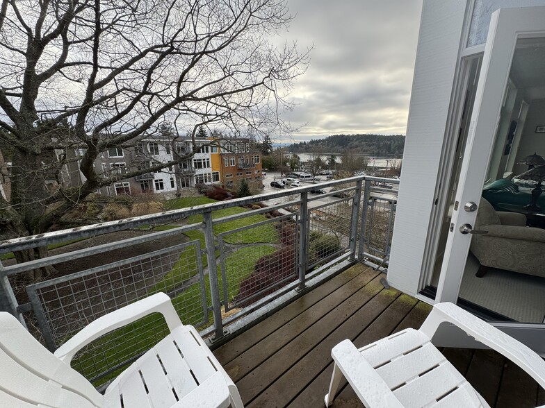 small deck - 190 Harbor Sq Loop NE