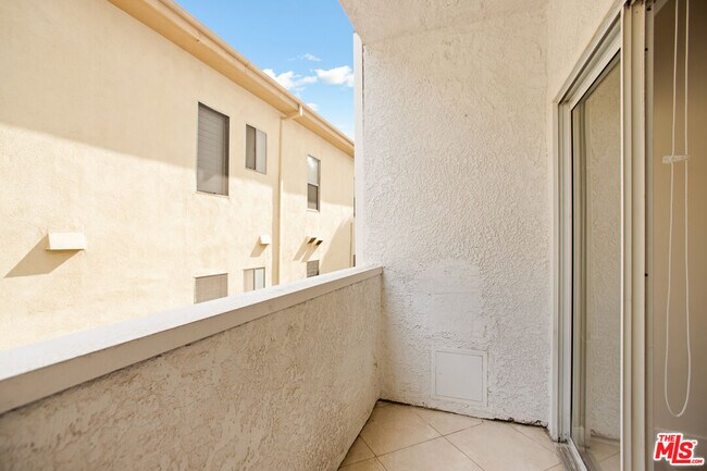 Building Photo - 10630 Wilkins Ave