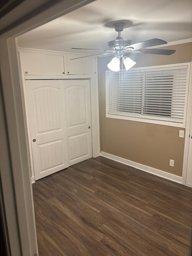 Building Photo - 1296 Elkwood St