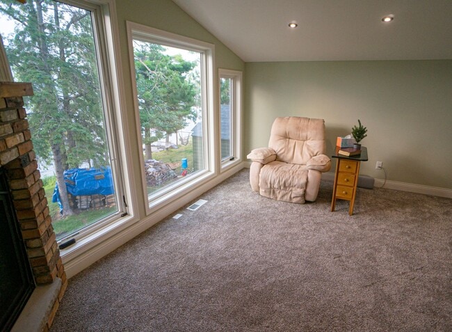 Building Photo - FULLY FURNISHED LAKE HOME