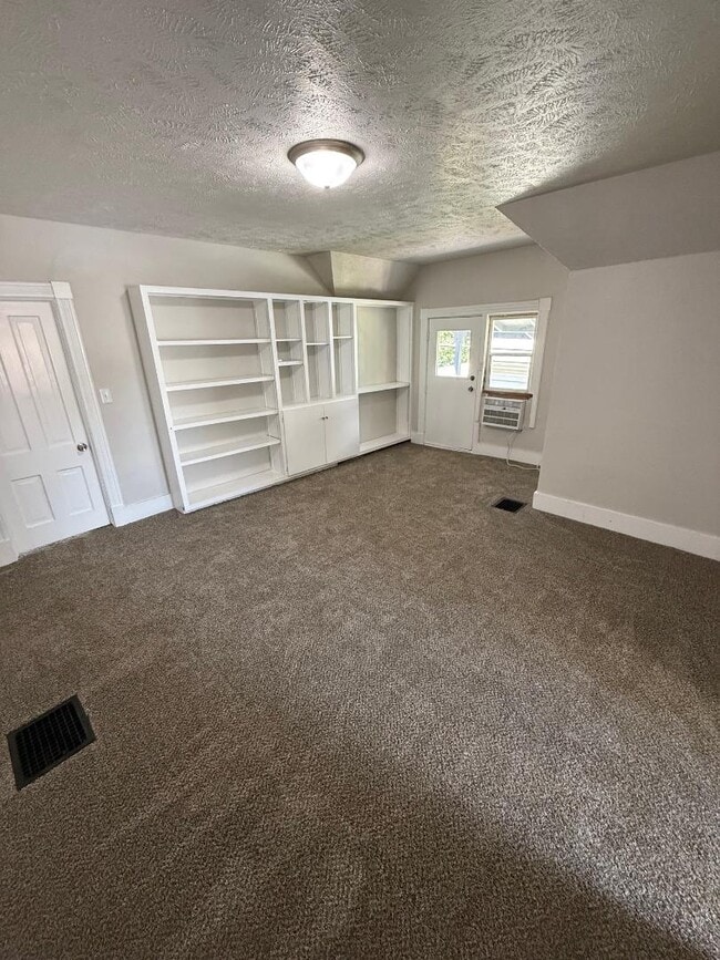 Building Photo - 726 S 18th St