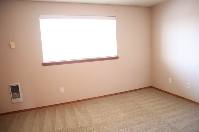 Building Photo - 610 E Elm Ave