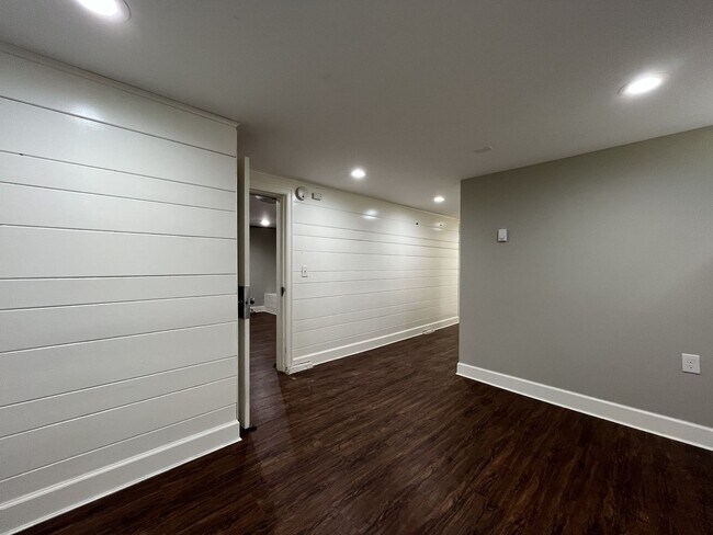 Building Photo - Stunning Rose City Park 5BD 2BA Home with Gas Fireplace Updated Finishes, Air Conditioning & Laun...