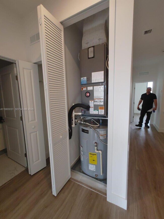 Building Photo - 1280 N Flagler Ave