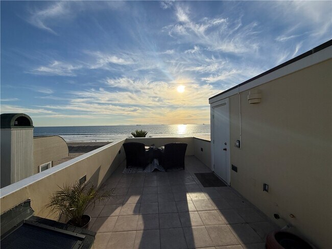 Building Photo - 72 Surfside Ave.