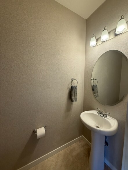 Building Photo - 7366 Weatherwood Dr