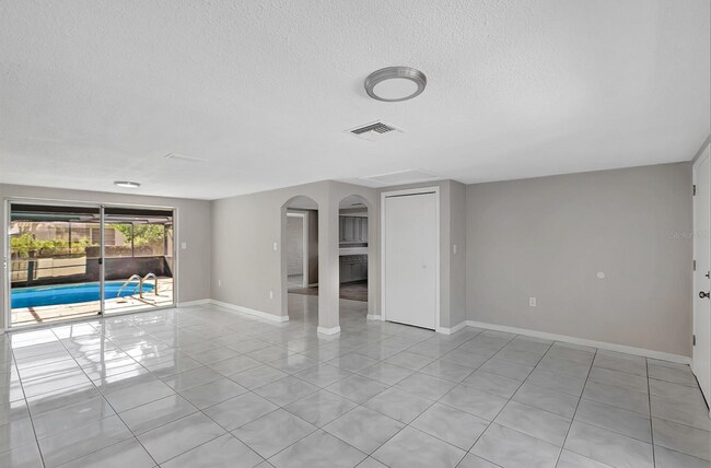 Building Photo - 7210 Parrot Dr