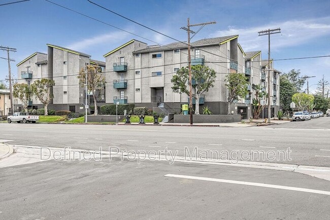 Building Photo - 5807 Laurel Canyon Blvd