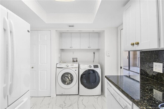 Building Photo - 8750 S Ocean Dr