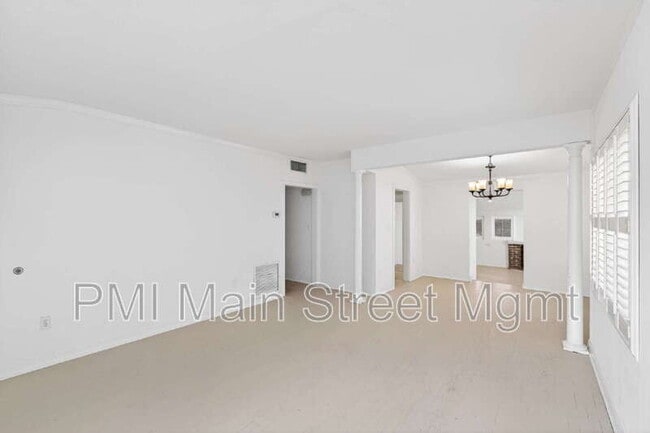 Building Photo - 413 E Miller St