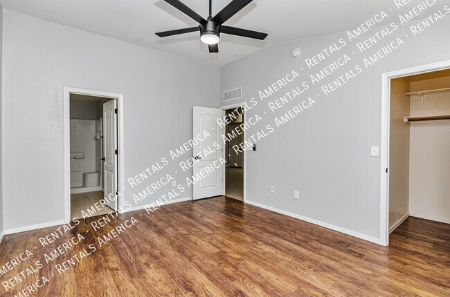 Building Photo - 2042 E Calle Arroyo Lindo