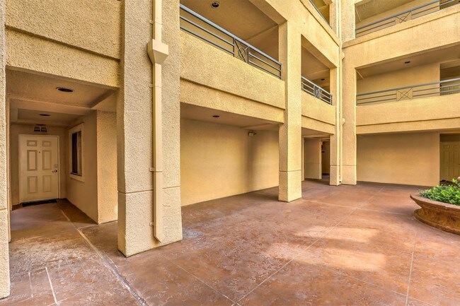 Building Photo - 260 E Flamingo Rd