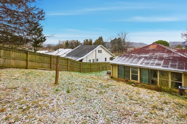 Building Photo - 1602 Branson Ave