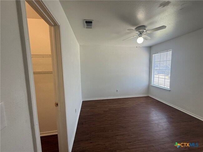 Building Photo - 1000 Sagewood Trail