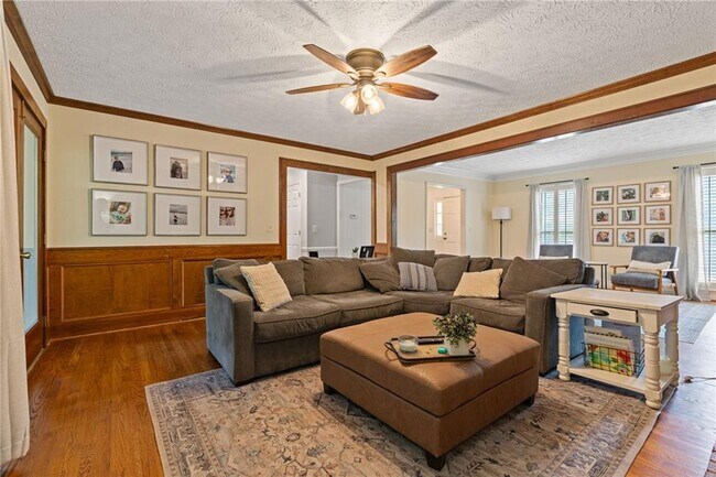 Building Photo - 766 Chesterfield Dr
